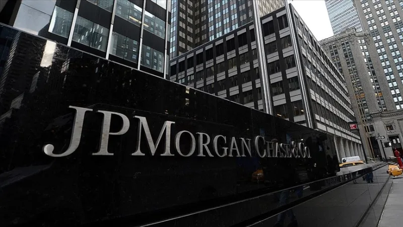 ECB uložila banke JPMorgan pokutu 12,2 milióna eur za 
